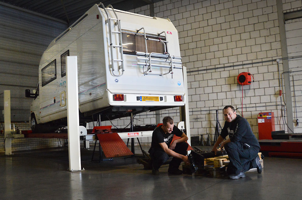 bedrijfswagens en campers garage Idzenga Drachten